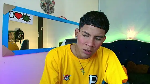 Snapshot of Damian_latinxxx chatting on February 2, 2:27 am Damian latinxxx online show from February 2, 2:27 am