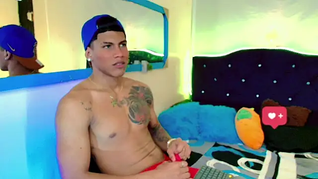 Snapshot of Damian_latinxxx chatting on February 2, 8:35 am Damian latinxxx online show from February 2, 8:35 am