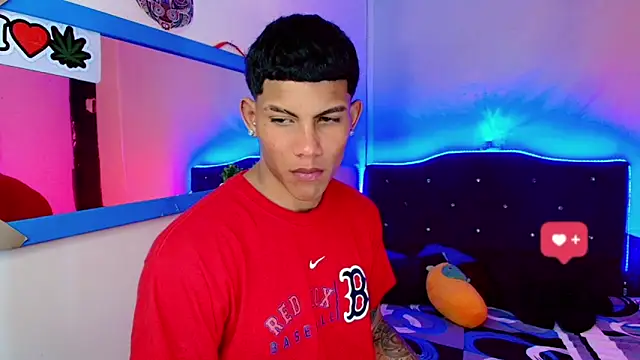 Snapshot of Damian_latinxxx chatting on February 4, 5:42 am Damian latinxxx online show from February 4, 5:42 am