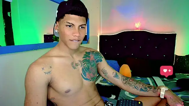 Snapshot of Damian_latinxxx chatting on February 5, 7:07 am Damian latinxxx online show from February 5, 7:07 am