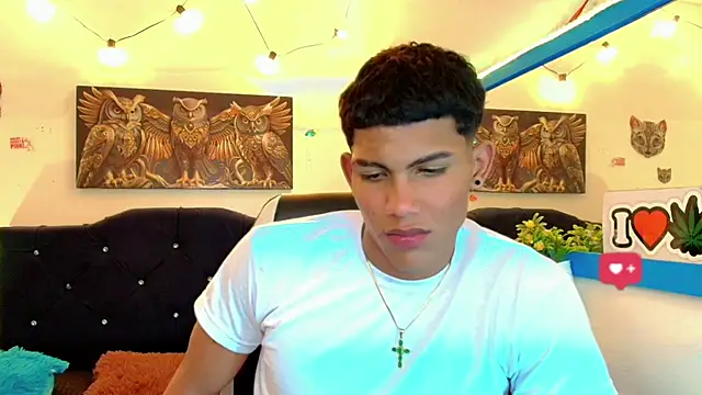 Snapshot of Damian_latinxxx chatting on February 7, 5:20 am Damian latinxxx online show from February 7, 5:20 am