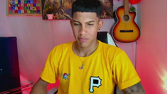 Snapshot of Damian_latinxxx chatting on February 16, 1:14 am Damian latinxxx online show from February 16, 1:14 am