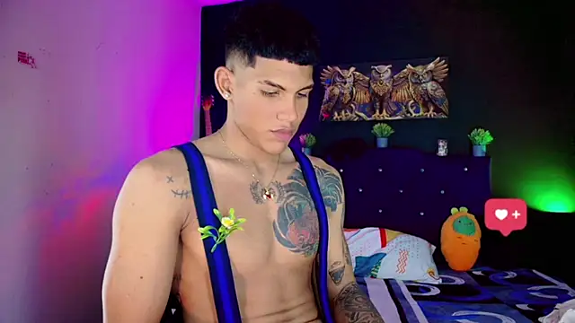 Snapshot of Damian_latinxxx chatting on February 26, 9:10 am Damian latinxxx online show from February 26, 9:10 am