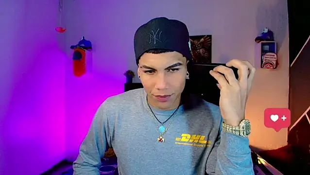 Snapshot of Damian_latinxxx chatting on March 13, 3:00 am Damian latinxxx online show from March 13, 3:00 am