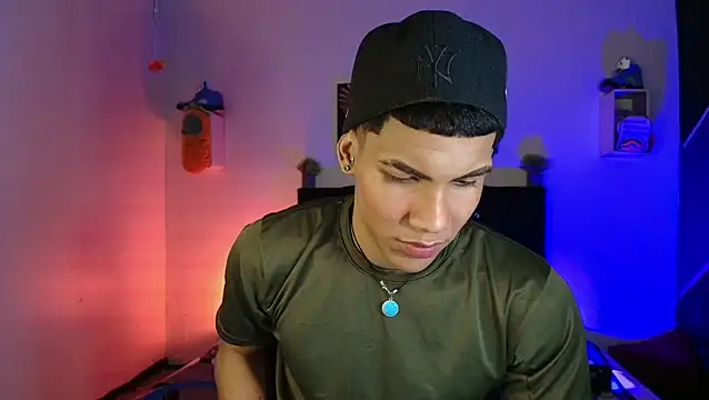 Snapshot of Damian_latinxxx chatting on March 14, 2:53 am Damian latinxxx online show from March 14, 2:53 am