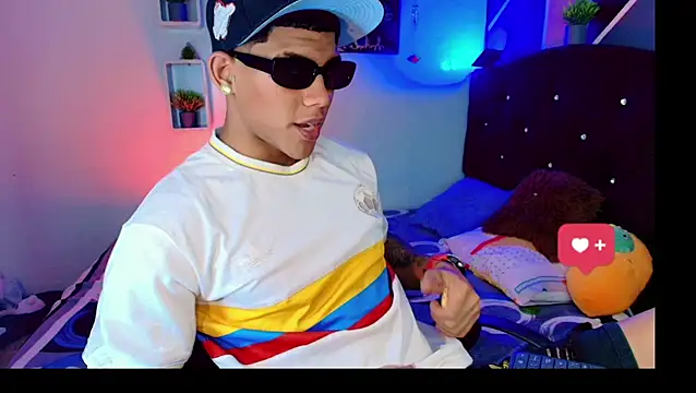 Snapshot of Damian_latinxxx chatting on March 21, 9:12 am Damian latinxxx online show from March 21, 9:12 am