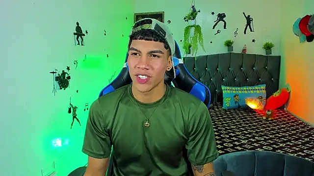 Snapshot of Damian_latinxxx chatting on September 13, 3:06 am Damian latinxxx online show from September 13, 3:06 am