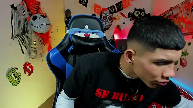 Snapshot of Damian_latinxxx chatting on October 23, 3:06 am Damian latinxxx online show from October 23, 3:06 am