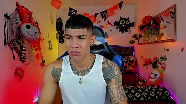 Snapshot of Damian_latinxxx chatting on October 30, 3:08 am Damian latinxxx online show from October 30, 3:08 am