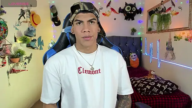 Snapshot of Damian_latinxxx chatting on November 13, 3:16 am Damian latinxxx online show from November 13, 3:16 am