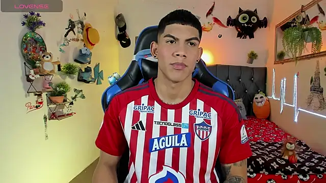 Snapshot of Damian_latinxxx chatting on November 17, 3:01 am Damian latinxxx online show from November 17, 3:01 am