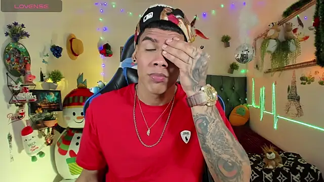 Snapshot of Damian_latinxxx chatting on November 23, 3:06 am Damian latinxxx online show from November 23, 3:06 am