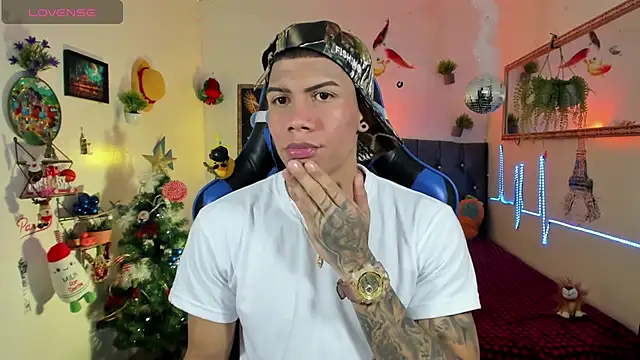 Snapshot of Damian_latinxxx chatting on November 27, 2:57 am Damian latinxxx online show from November 27, 2:57 am