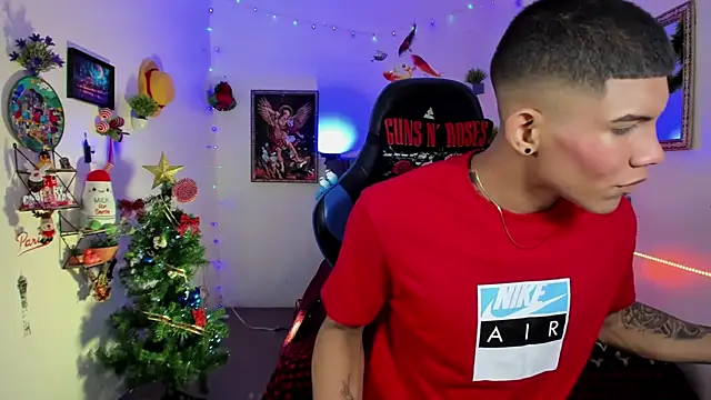 Snapshot of Damian_latinxxx chatting on December 3, 3:14 am Damian latinxxx online show from December 3, 3:14 am