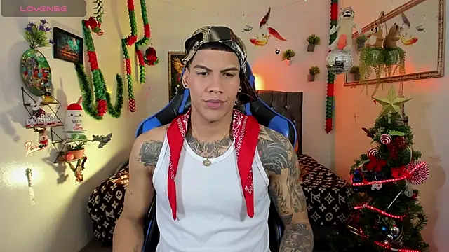 Snapshot of Damian_latinxxx chatting on December 15, 3:11 am Damian latinxxx online show from December 15, 3:11 am