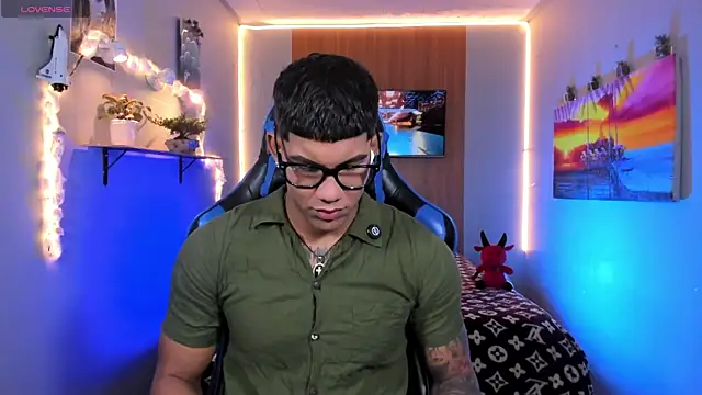 Damian latinxxx online show from July 30, 9:08 am