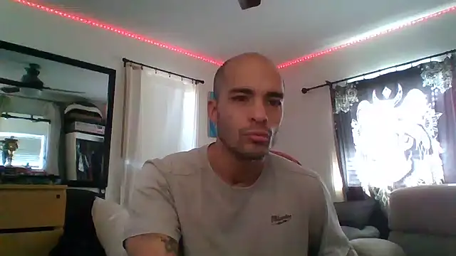 Snapshot of JohnnyDeep187 chatting on December 1, 10:21 pm JohnnyDeep187 online show from December 1, 10:21 pm