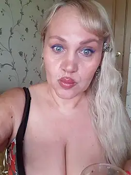 IsabellaBoni online show from April 28, 6:29 am