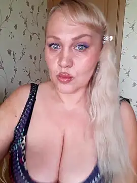 IsabellaBoni online show from April 29, 5:33 am
