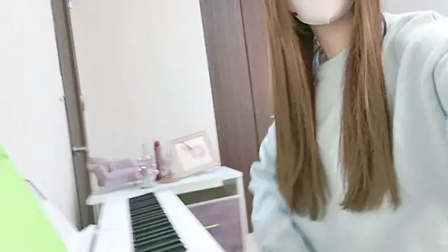 Snapshot of -SHINON- chatting on December 24, 2:44 pm -SHINON- online show from December 24, 2:44 pm