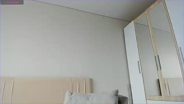 Snapshot of sweety_vikky chatting on January 6, 3:20 am sweety vikky online show from January 6, 3:20 am