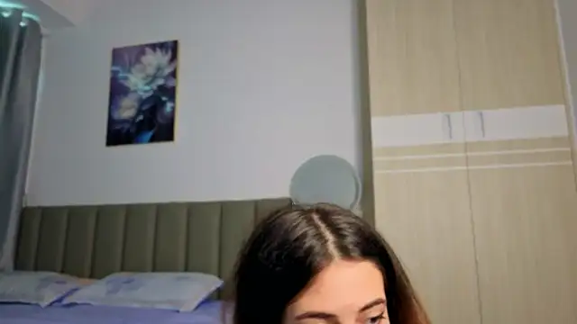 Snapshot of sweety_vikky chatting on August 5, 12:35 am sweety vikky online show from August 5, 12:35 am