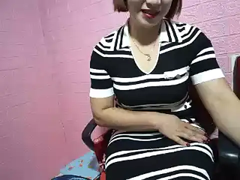 Snapshot of Mama-BigPussy chatting on December 13, 2:21 am Mama-BigPussy online show from December 13, 2:21 am