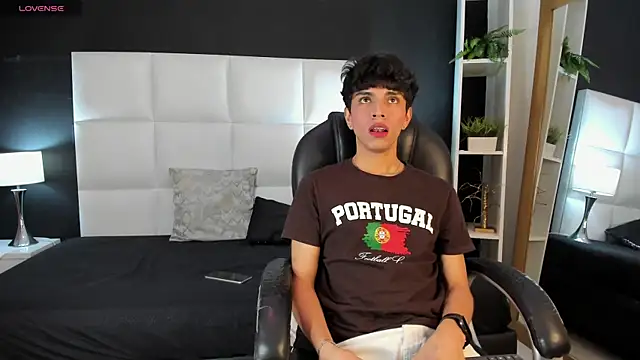 Snapshot of Santy_carrington chatting on December 16, 11:50 pm Santy carrington online show from December 16, 11:50 pm