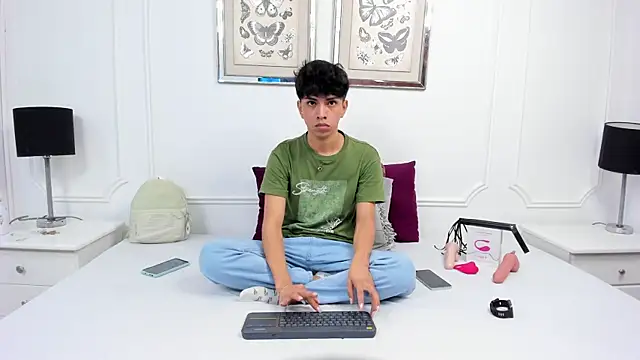 Snapshot of Santy_carrington chatting on January 3, 8:11 pm Santy carrington online show from January 3, 8:11 pm