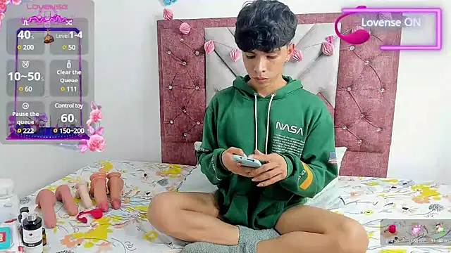 Snapshot of Santy_carrington chatting on March 13, 5:22 am Santy carrington online show from March 13, 5:22 am