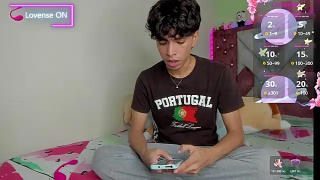 Snapshot of Santy_carrington chatting on November 22, 9:25 pm Santy carrington online show from November 22, 9:25 pm