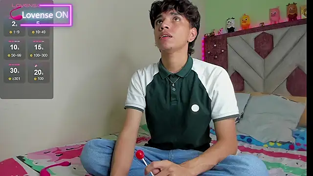 Snapshot of Santy_carrington chatting on November 27, 3:19 am Santy carrington online show from November 27, 3:19 am