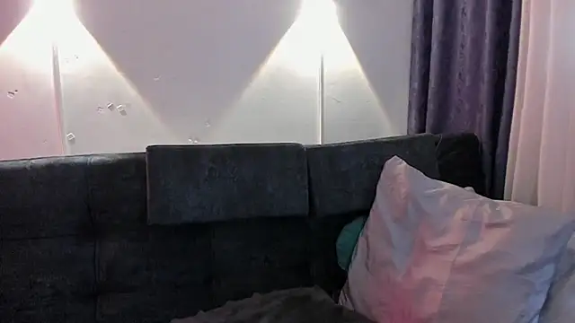 Snapshot of April_Evans26 chatting on December 4, 9:57 pm April Evans26 online show from December 4, 9:57 pm
