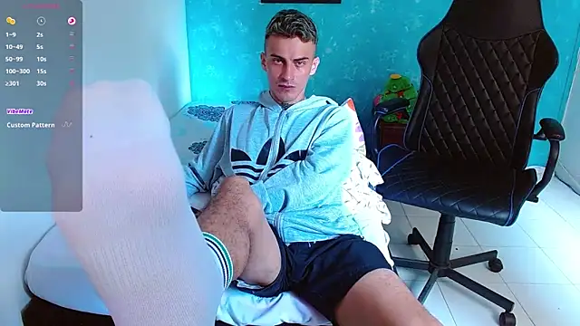 Snapshot of bray_hotboy777 chatting on December 5, 3:06 pm bray hotboy777 online show from December 5, 3:06 pm