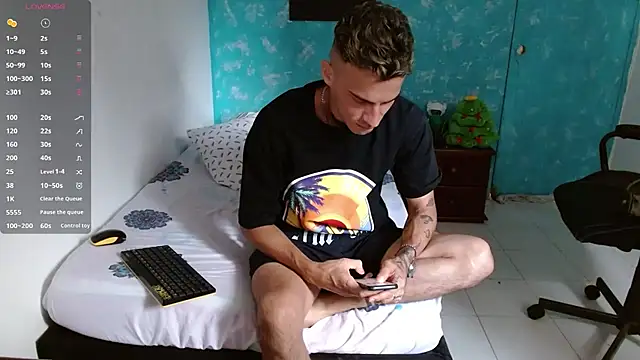 Snapshot of bray_hotboy777 chatting on December 6, 9:24 pm bray hotboy777 online show from December 6, 9:24 pm