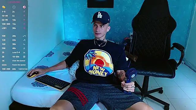 Snapshot of bray_hotboy777 chatting on December 7, 5:31 pm bray hotboy777 online show from December 7, 5:31 pm