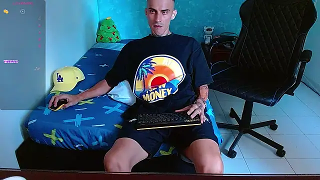 Snapshot of bray_hotboy777 chatting on December 22, 8:47 pm bray hotboy777 online show from December 22, 8:47 pm