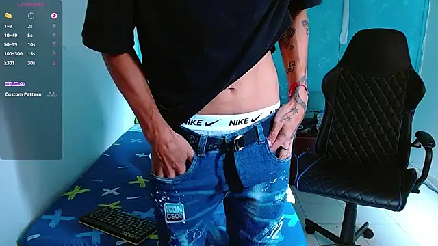 Snapshot of bray_hotboy777 chatting on December 27, 3:04 pm bray hotboy777 online show from December 27, 3:04 pm