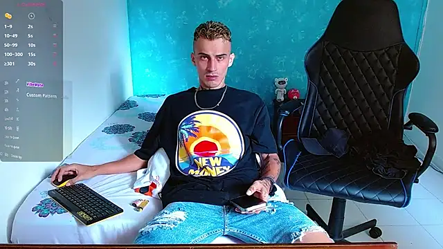 Snapshot of bray_hotboy777 chatting on January 9, 4:17 pm bray hotboy777 online show from January 9, 4:17 pm