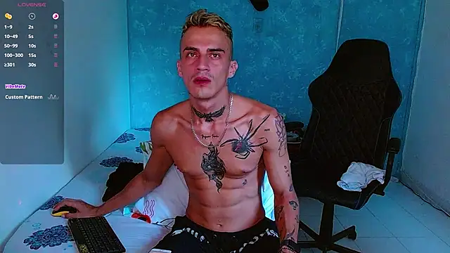 Snapshot of bray_hotboy777 chatting on January 9, 10:52 pm bray hotboy777 online show from January 9, 10:52 pm