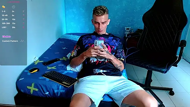 Snapshot of bray_hotboy777 chatting on January 24, 7:39 pm bray hotboy777 online show from January 24, 7:39 pm