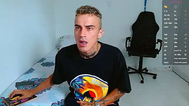 Snapshot of bray_hotboy777 chatting on September 18, 4:31 pm bray hotboy777 online show from September 18, 4:31 pm