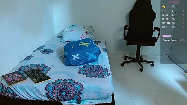 Snapshot of bray_hotboy777 chatting on September 19, 1:56 pm bray hotboy777 online show from September 19, 1:56 pm