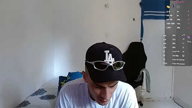 Snapshot of bray_hotboy777 chatting on September 26, 2:10 pm bray hotboy777 online show from September 26, 2:10 pm