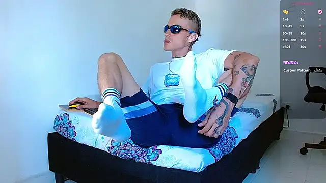 Snapshot of bray_hotboy777 chatting on September 28, 8:03 pm bray hotboy777 online show from September 28, 8:03 pm