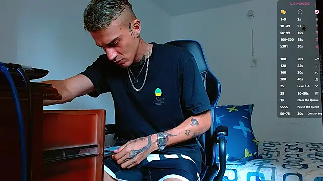 Snapshot of bray_hotboy777 chatting on November 12, 3:01 pm bray hotboy777 online show from November 12, 3:01 pm