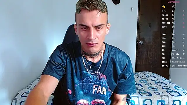 Snapshot of bray_hotboy777 chatting on November 14, 3:44 pm bray hotboy777 online show from November 14, 3:44 pm