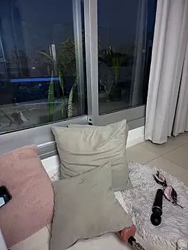 Snapshot of IvonneJoy chatting on February 25, 10:52 pm IvonneJoy online show from February 25, 10:52 pm