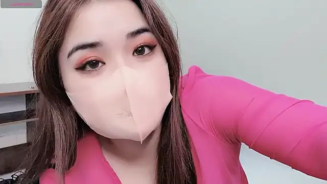 Snapshot of LyLy_Office chatting on December 17, 11:17 am LyLy Office online show from December 17, 11:17 am