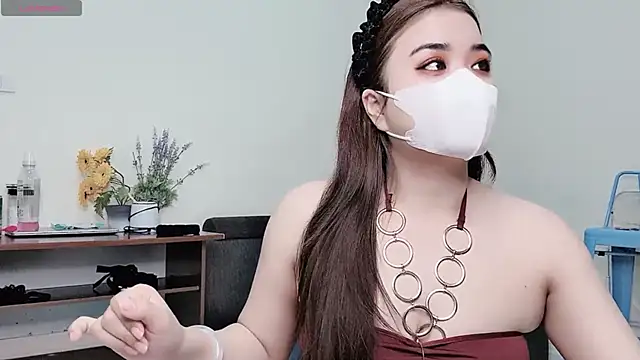 Snapshot of LyLy_Office chatting on February 17, 2:09 am LyLy Office online show from February 17, 2:09 am